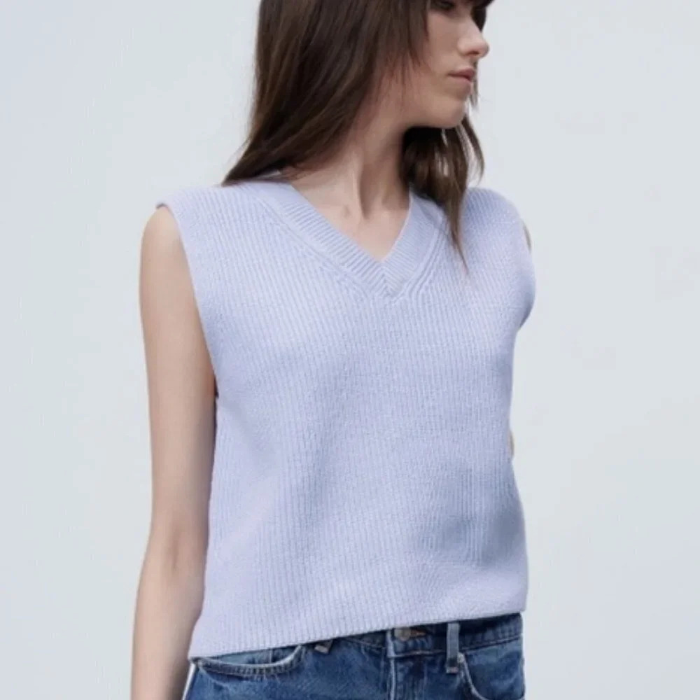 Zara V Neck Knit Ribbed Sleeveless Sweater Vest Periwinkle Blue Size Medium